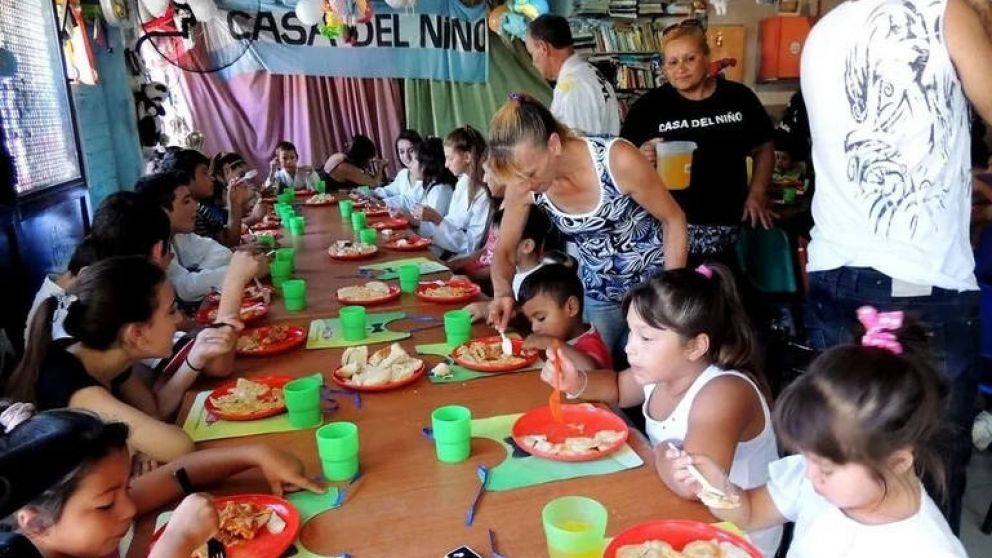 PARA MUCHOS, LOS COMEDORES Y MERENDEROS COMUNITARIOS SON LA ÚNICA VÍA PARA PALIAR EL HAMBRE.