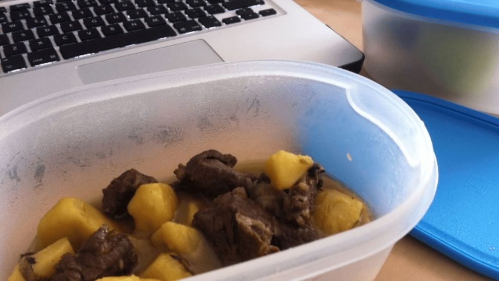 Por falta de dinero, se cocina más y las viandas son un clásico en el trabajo (Imagen ilustrativa).