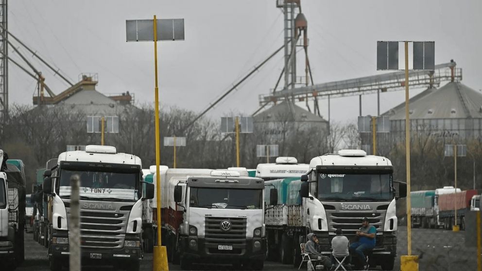 El Gobierno dict� la conciliaci�n obligatoria en el paro aceitero: se reanudan las exportaciones tras una semana de conflicto