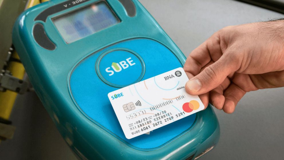 El Gobierno oficializó la apertura a nuevos métodos de pago para boletos de colectivos, permitiendo el uso de tarjetas bancarias y billeteras virtuales, además de la SUBE (Imagen ilustrativa).