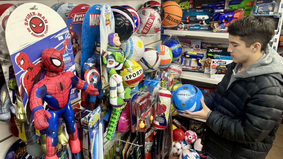 LOS COMERCIOS BUSCARON GENERAR PROMOCIONES PARA ALENTAR LAS COMPRAS DE REGALOS PARA LOS CHICOS.