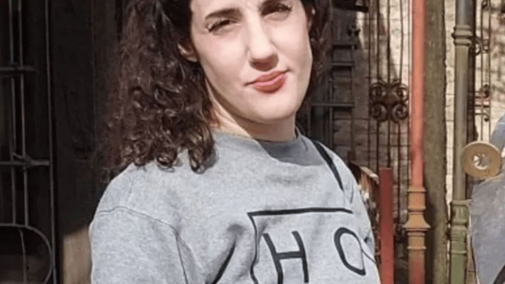 La joven asesinada fue hallada en el patio trasero de la casa del detenido.
