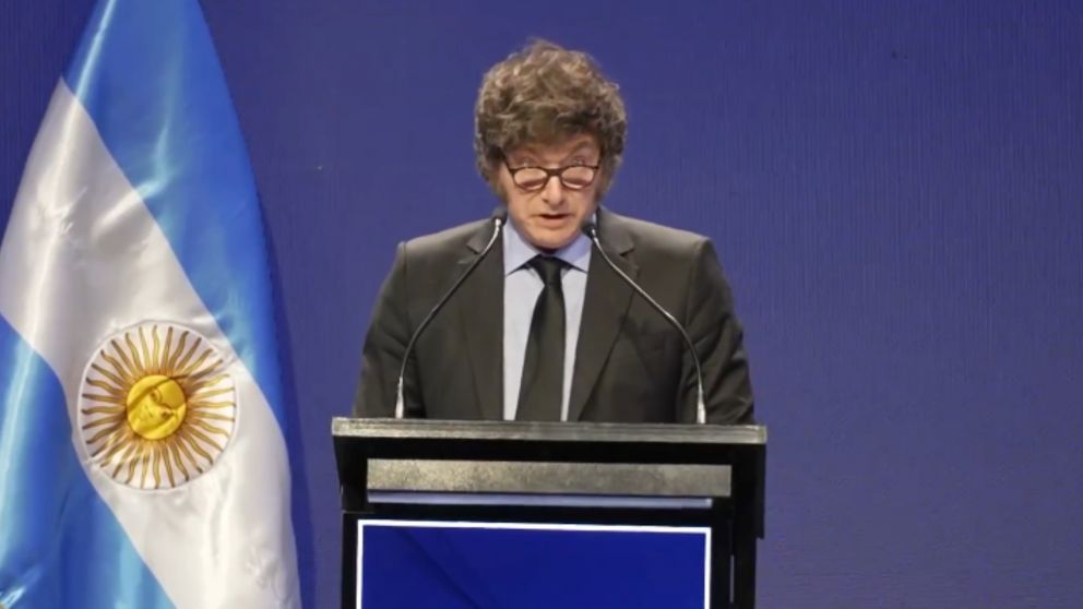 Javier Milei disertó en Chile y destacó la producción de Vaca Muerta.