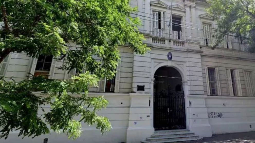 Grave caso de violencia en una escuela de La Plata.