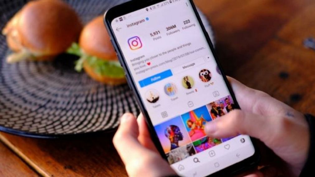 El truco definitivo para saber quién te dejó de seguir en Instagram mediante el ChatGPT