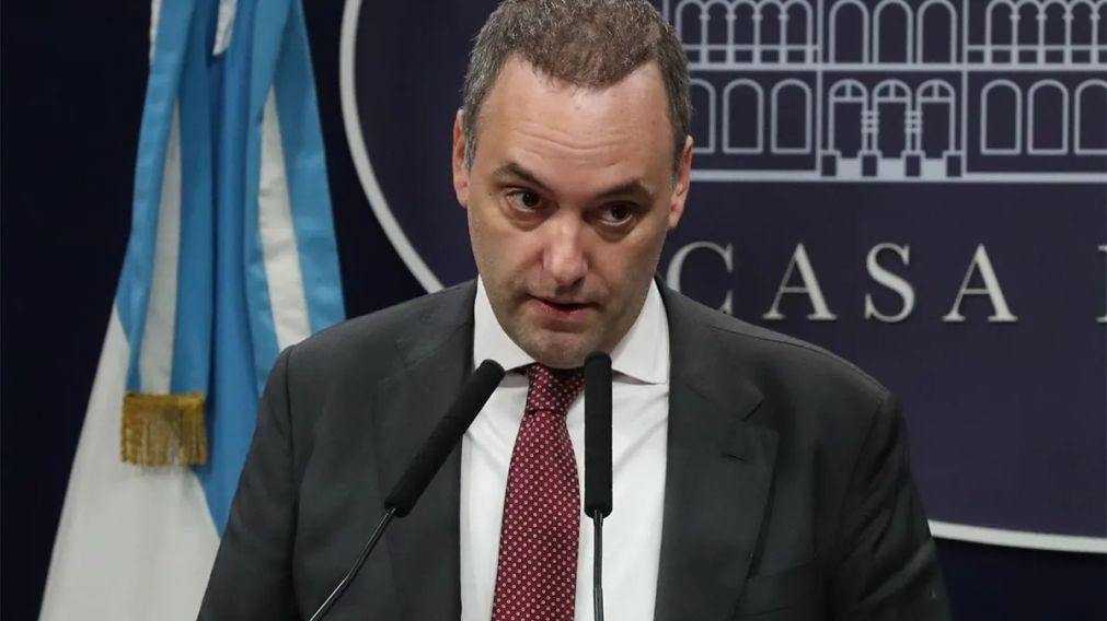 Manuel Adorni criticó la marcha de la CGT por San Cayetano.