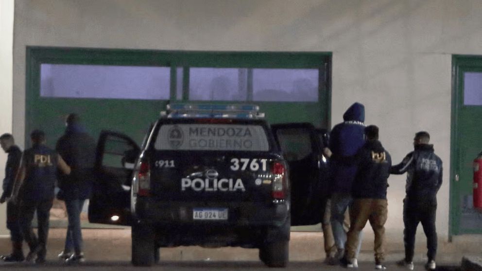 Hugo Auradou y Oscar Jégou, están con arresto domiciliario.