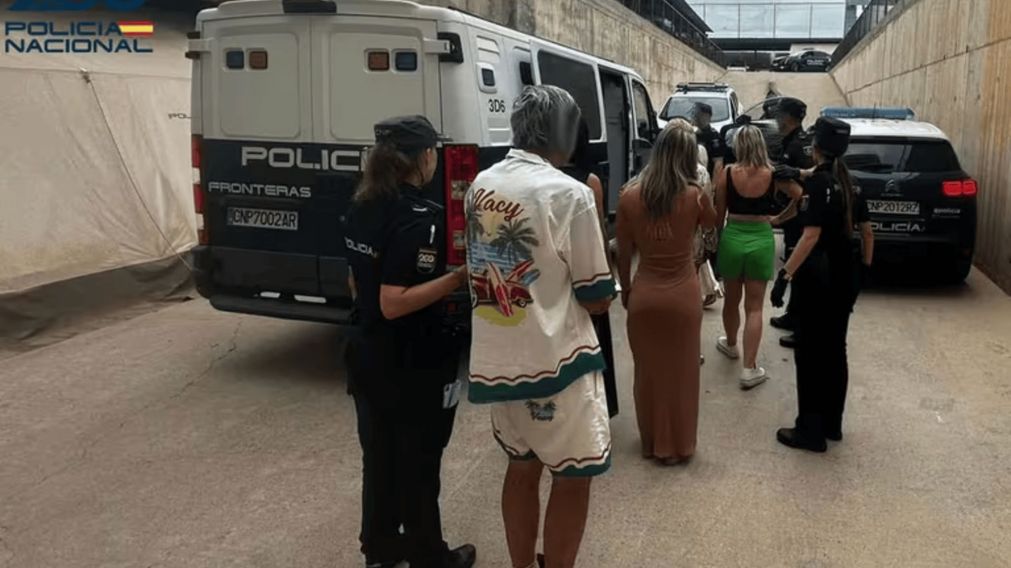 Dos argentinas detenidas en España por no pagar la cuenta en un restaurante.