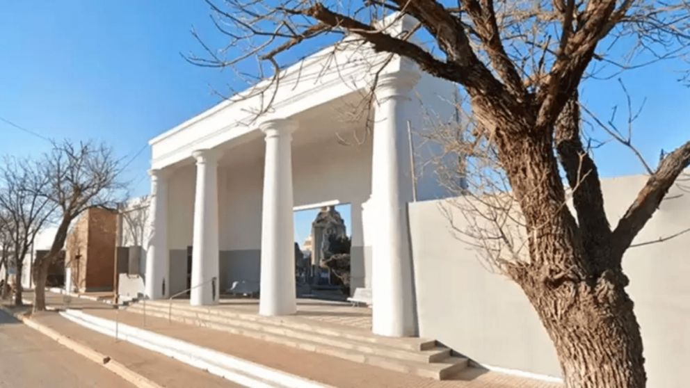 El cementerio donde la mujer profanó una tumba.