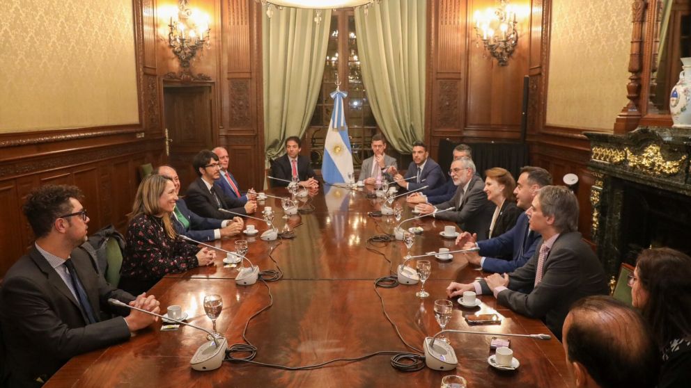 El encuentro entre Mondino y los diplomáticos se produjo en el Ministerio de Relaciones Exteriores.