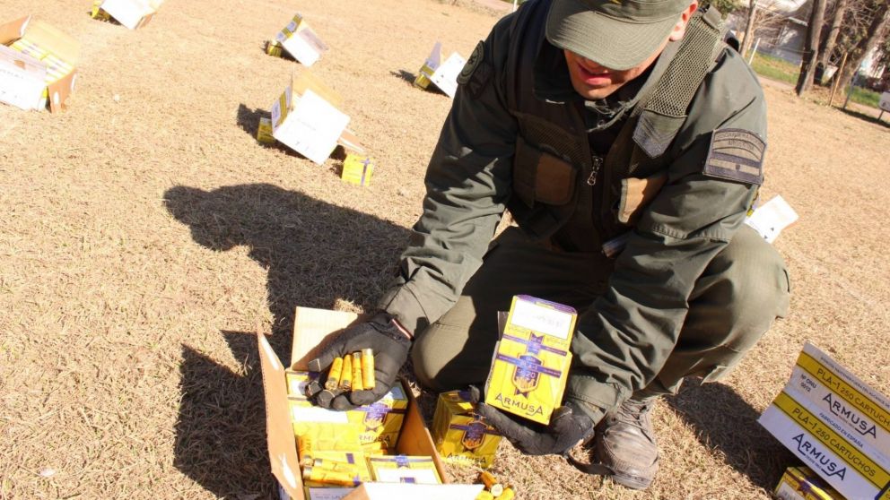 En camino rural inspeccionan camioneta y hallan más de 7.000 balas