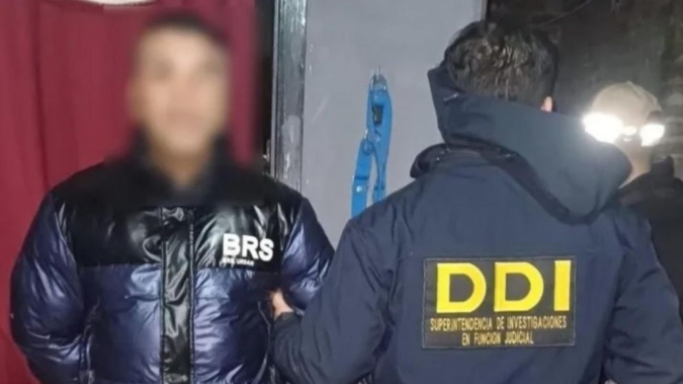 Este es el delincuente que fue capturado por los investigadores policiales.
