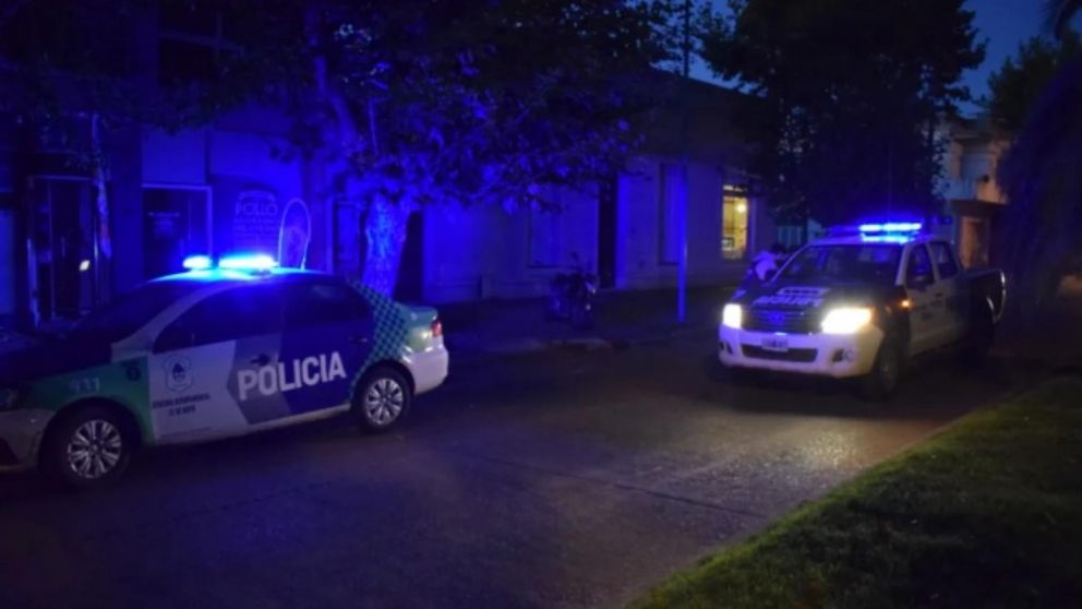 Los investigadores policiales se apersonaron en el sitio del homicidio.