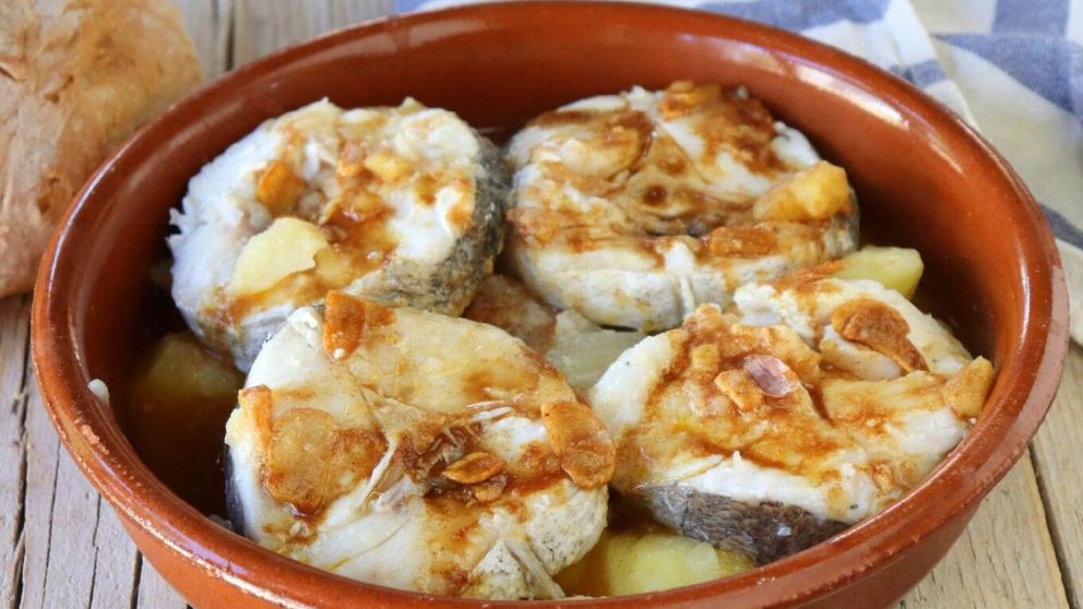 Filet de merluza a la gallega: Una receta nutritiva y económica para arrancar la semana (Imagen ilustrativa)