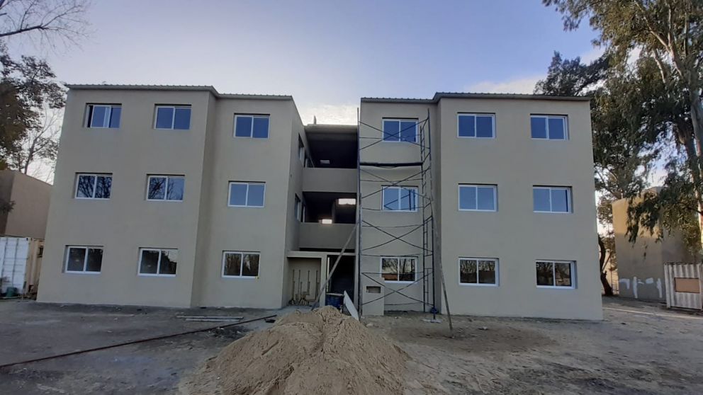 LOS VECINOS ASEGURAN QUE LES ESTÁN DANDO LOS DEPARTAMENTOS A PUNTEROS POLÍTICOS.