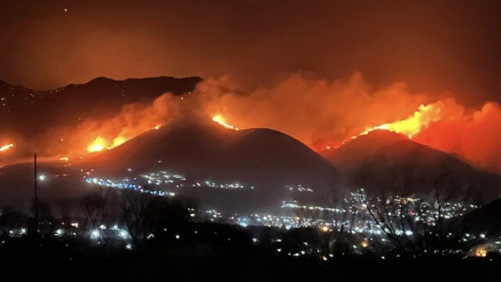 Incendio en Tafí del Valle: más 1200 hectáreas quemadas y el fuego amenaza a varias viviendas