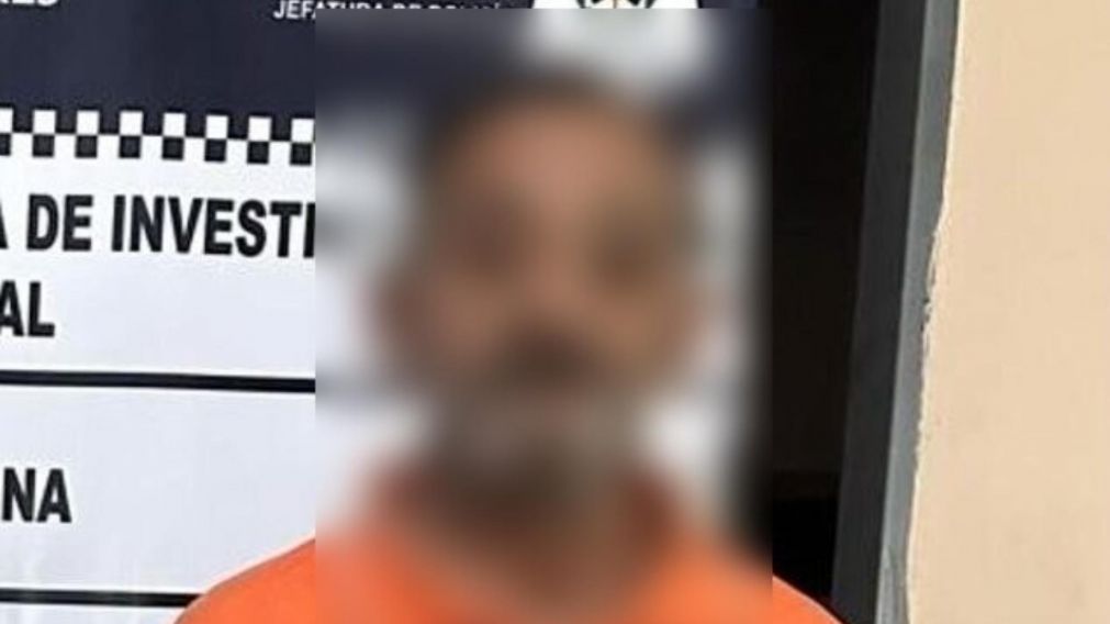 Este es el sujeto que result� apresado por los funcionarios.