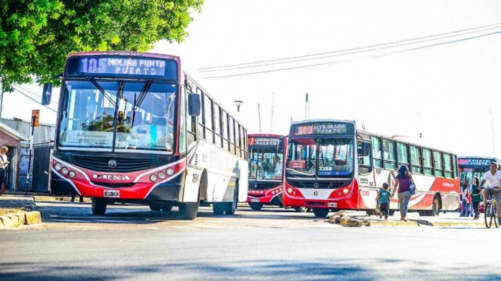 Paro de colectivos: agosto trae vientos de crísis en el sector.