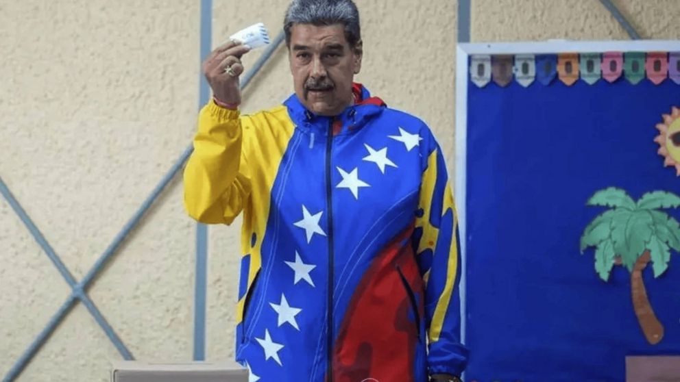 Nicol�s Maduro present� un recurso de amparo ante la Justicia Electoral para certificar resultados