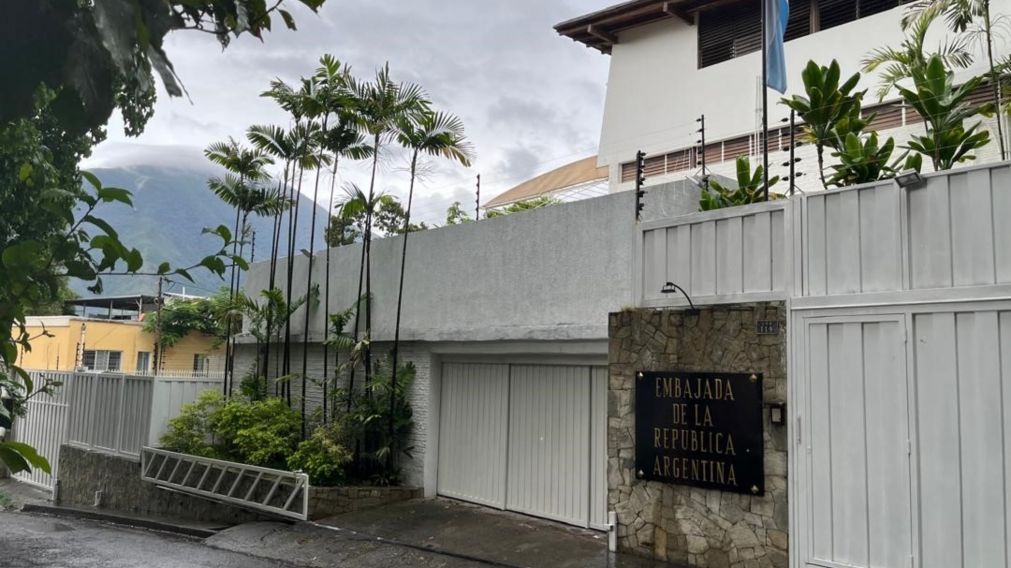EL GOBIERNO ARGENTINO DENUNCI� EL "HOSTIGAMIENTO" VENEZOLANO A LA EMBAJADA EN CARACAS.