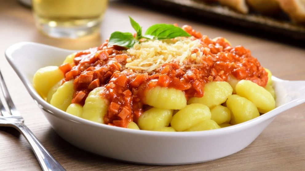 No des más vueltas, ¡hoy se comen ñoquis! Cinco recetas de diferentes opciones para todos los gustos