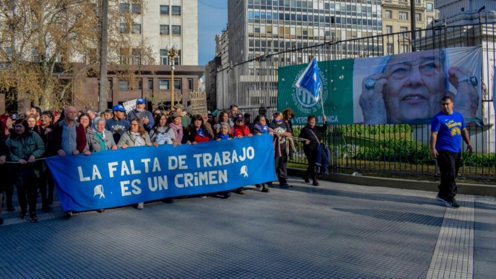 Las Madres de Plaza de Mayo, en la ronda de los jueves.