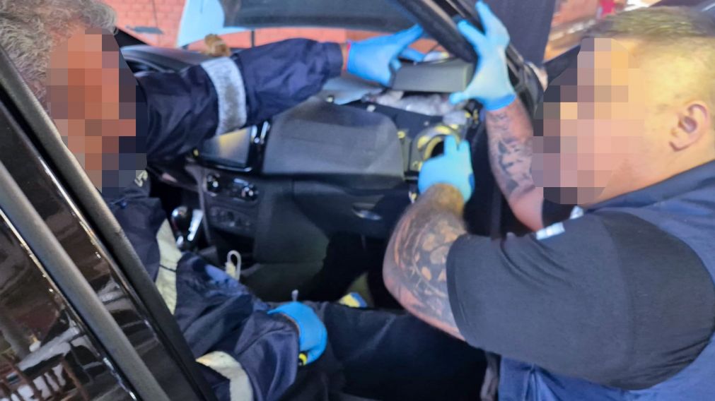 Aduana descubrió más de 40 kg de cocaína en un auto entraba al país desde Brasil.