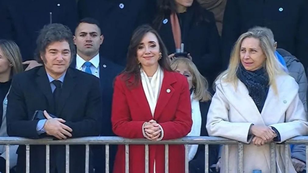 Las invitaciones para el acto por el Diia de la Bandera las realiza Presidencia.