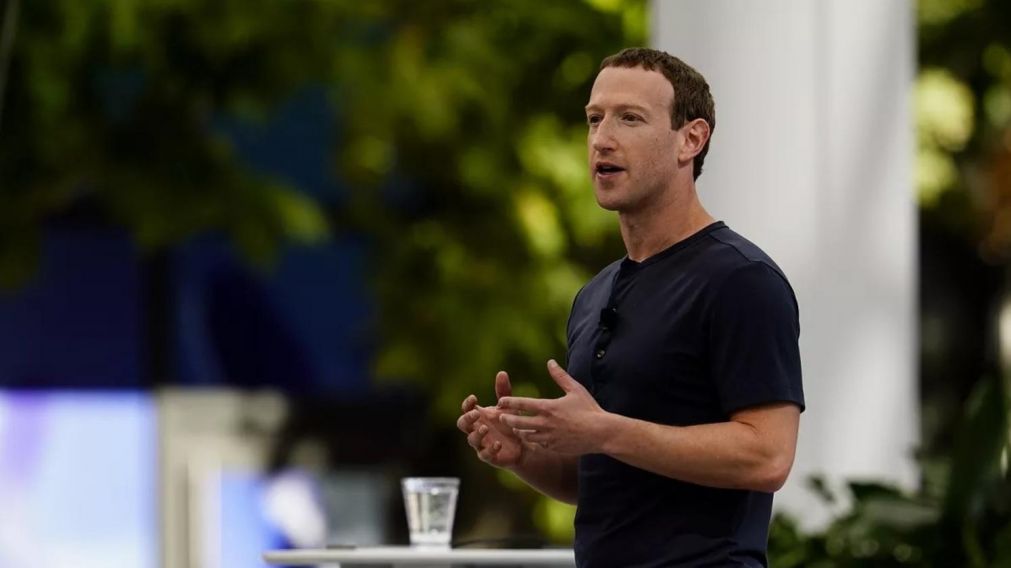 El fundador de Facebook explicó que los negocios y creadores de contenido se apoyarán de los asistentes virtuales inteligentes.