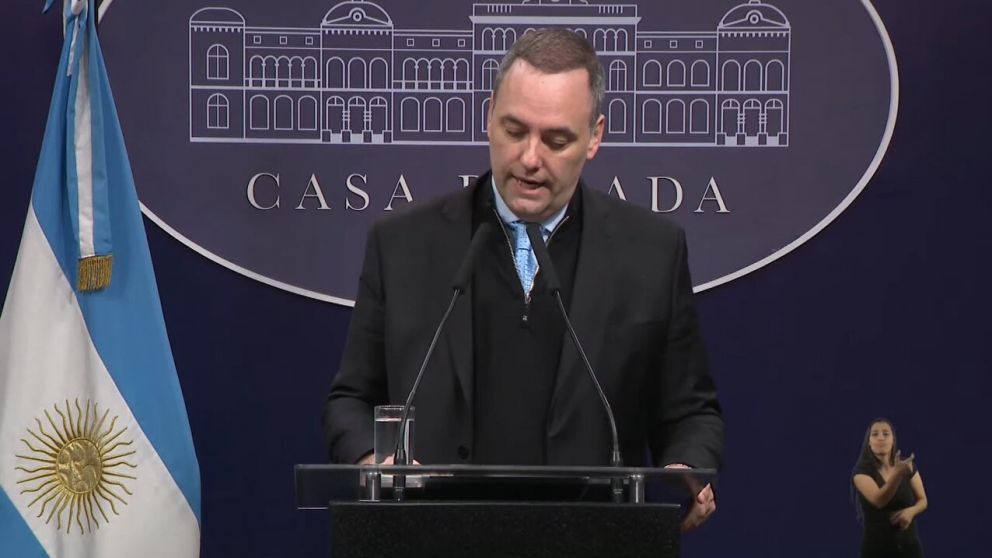 En su habitual conferencia de prensa, Adorni había afirmado que el futuro del empresario en el Gobierno no estaba definido.