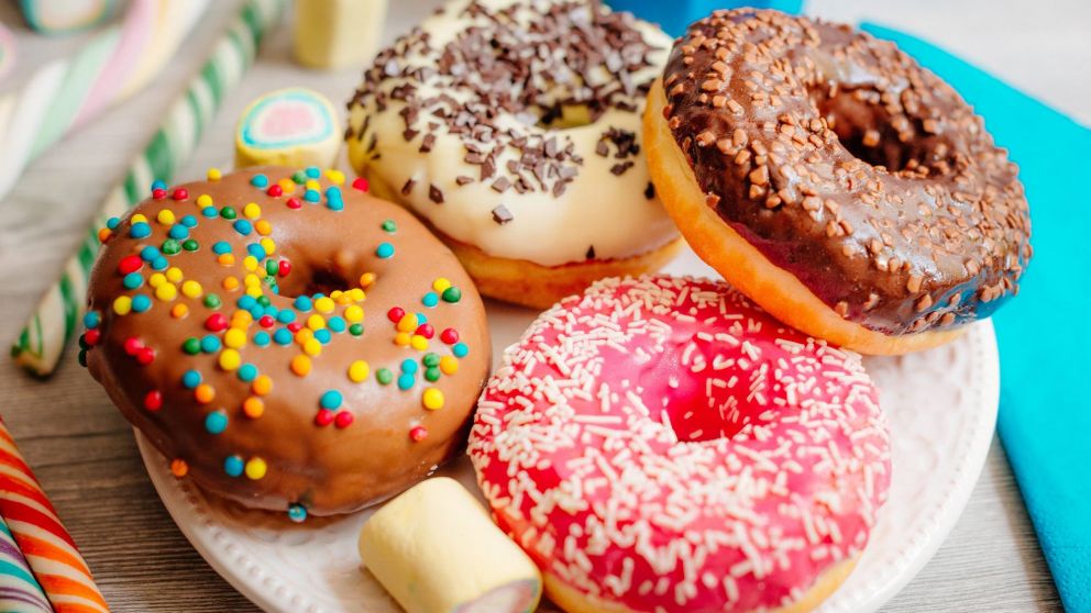 Donas glaseadas caseras: una receta tentadora e ideal para hacer con los m�s chicos.