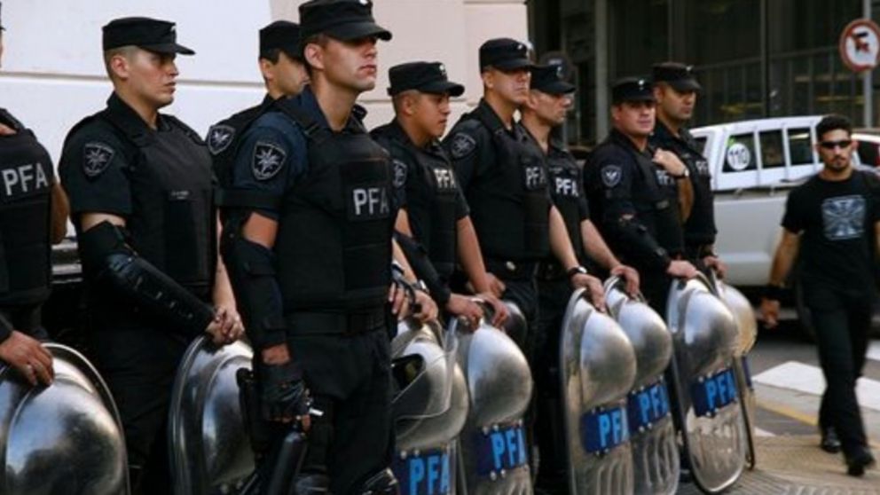 El Ministerio de Seguridad Reglamentó el uso de armas no letales para capturar agresores sin poner en peligro a terceros (Imagen ilustrativa).