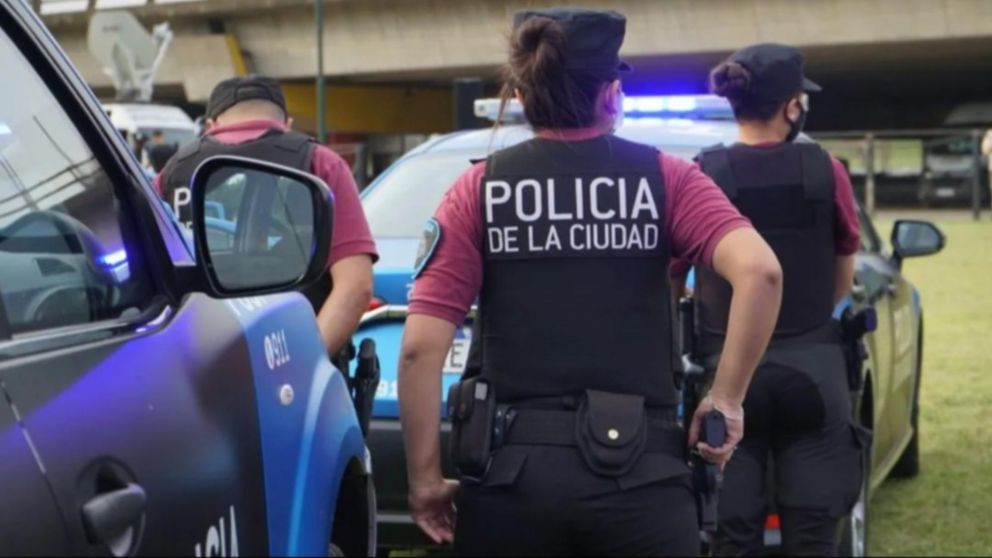 La Policía fue llevada al Hospital Argerich por una crisis de nervios.