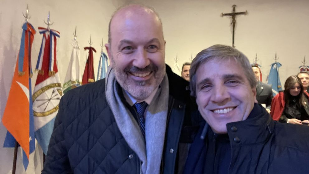 Federico Sturzenegger y Luis Caputo, foto y sonrisa para desmentir interna en el gabinete.