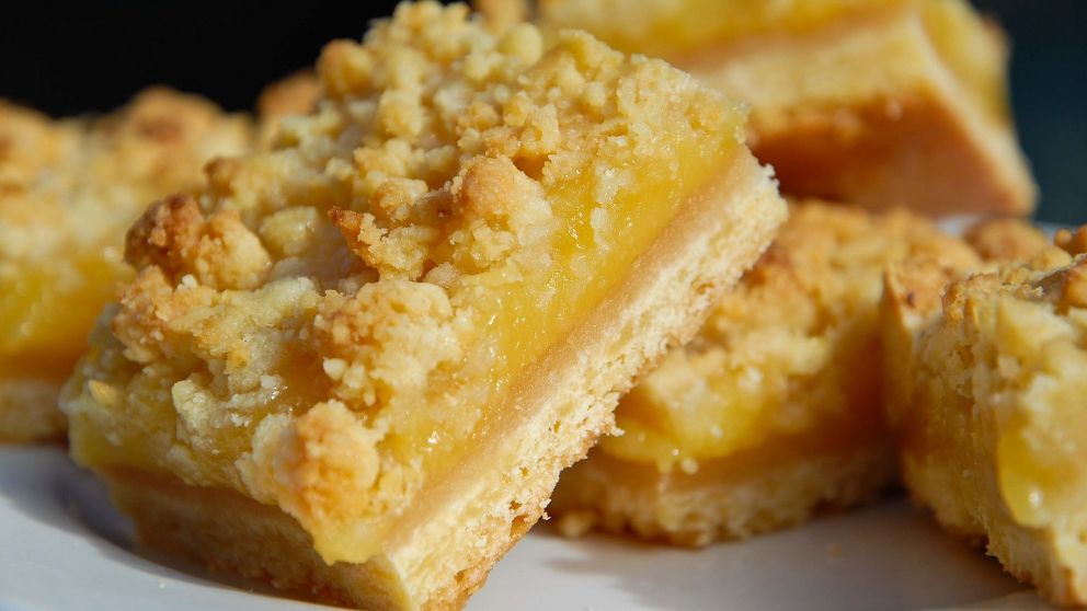 Receta de cuadraditos de limón y coco con crumble: súper tentadores y fáciles de hacer.