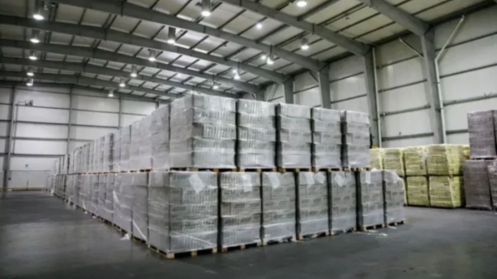 Restan repartirse casi seis millones de kilos de alimentos guardados en dep�sitos del gobierno.