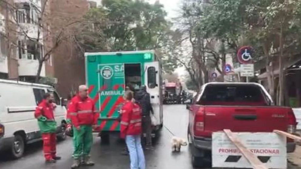 Los médicos del SAME trabajando en el lugar.