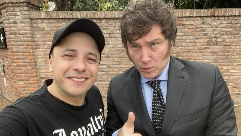 El Dipy junto a Javier Milei, en una reunión durante 2023.