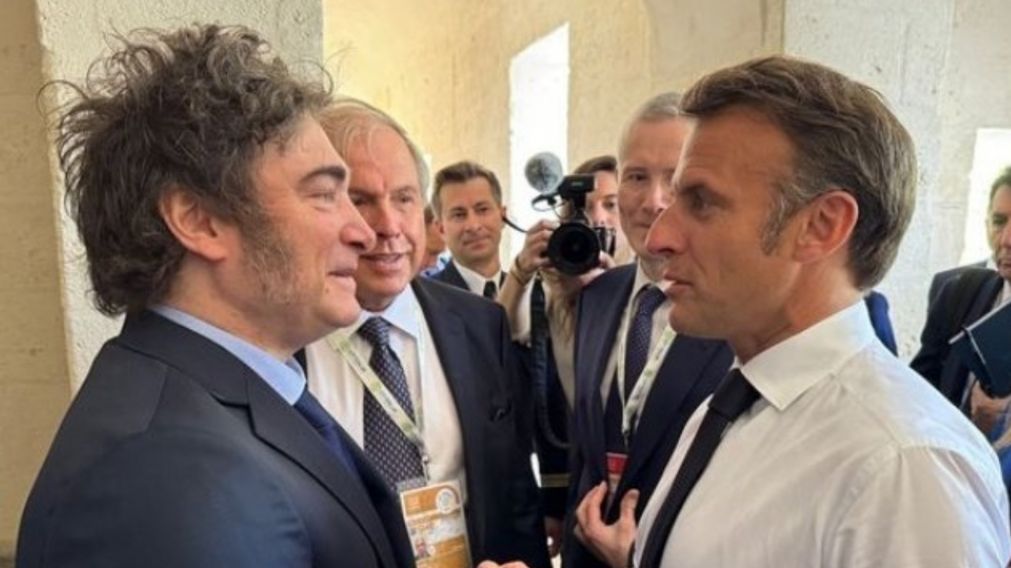 Javier Milei fue invitado por Emmanuel Macron a presenciar la inauguración de los Juegos Olímpicos en París.