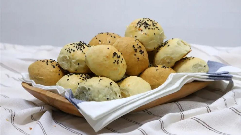 Pancitos saborizados de cebolla y orégano: imperdible receta para acompañar los mates.