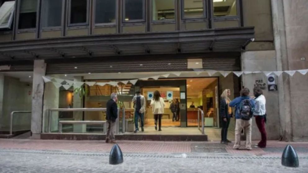 La Justicia rechaza cautelar de la Universidad de Madres de Plaza de Mayo por reclamo de fondos al Ministerio de Capital Humano.