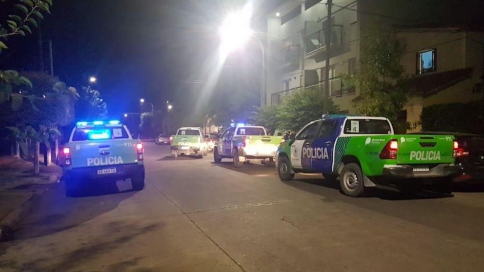 Los efectivos policiales concretaron operativos para dar con el paradero de los marginales.