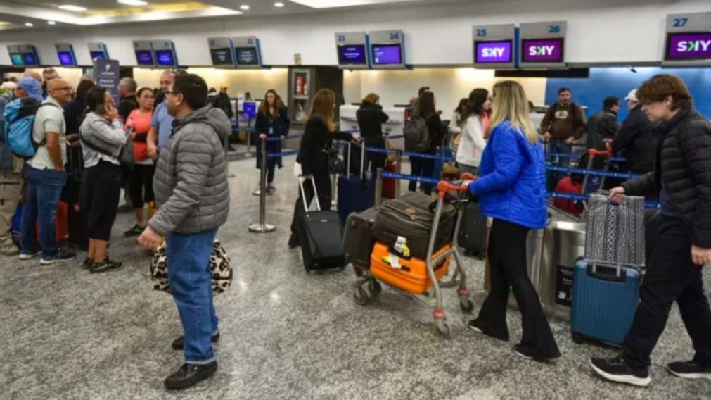 En España, se informó que todos los aeropuertos están sufriendo “alteraciones” por la falla informática. En Australia e Inglaterra se dio una situación similar.