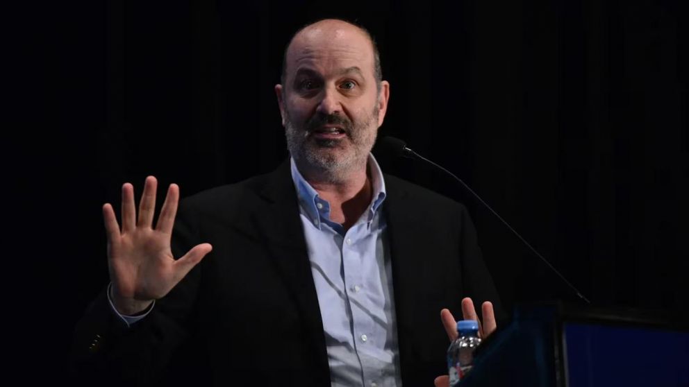 Federico Sturzenegger impulsará un proyecto para pagar propinas por medios electrónicos.