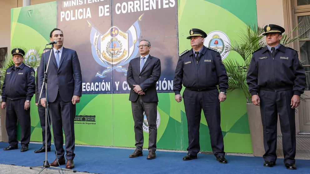 El gobernador Gustavo Valdés puso en funciones a los nuevos jefes de la Policía de Corrientes.