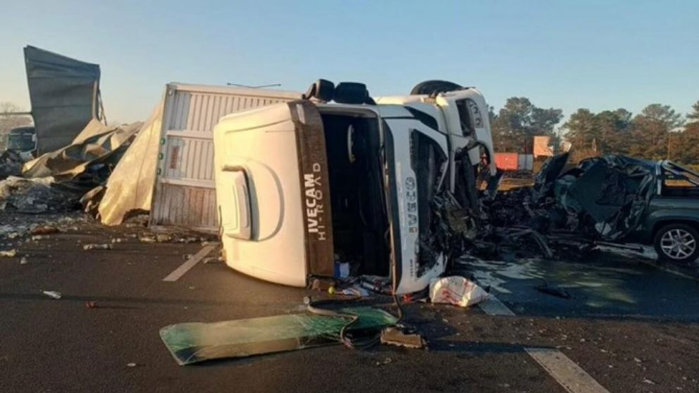 El tr�gico choque tuvo lugar a la altura de Campana (Twitter).