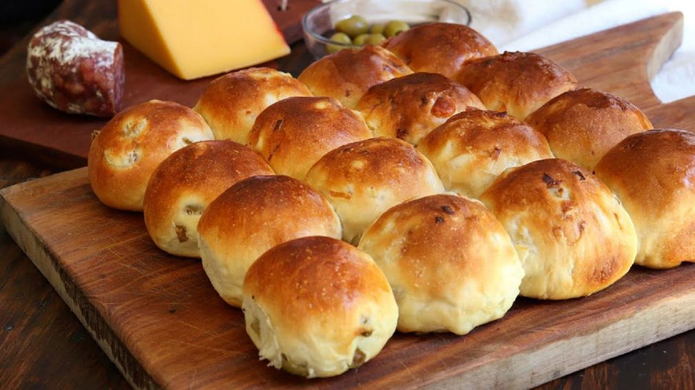 Receta para ahacer unos pancitos saborizados, ideales para acompa�ar cualquier comida del d�a.