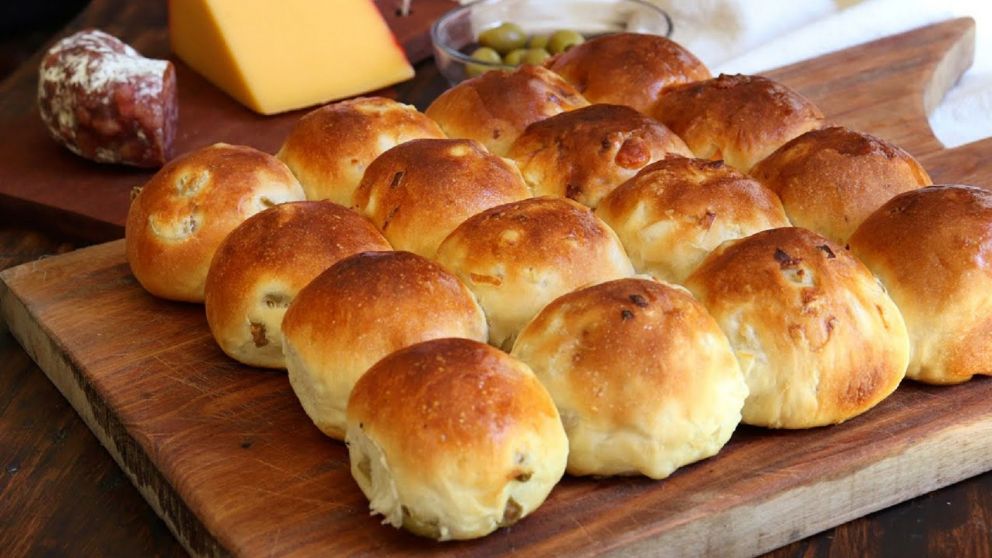 Receta para ahacer unos pancitos saborizados, ideales para acompañar cualquier comida del día.