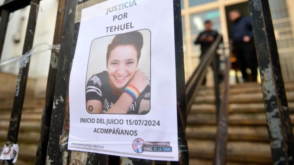 El reclamo de justicia para Tehuel en la puerta de los Tribunales.