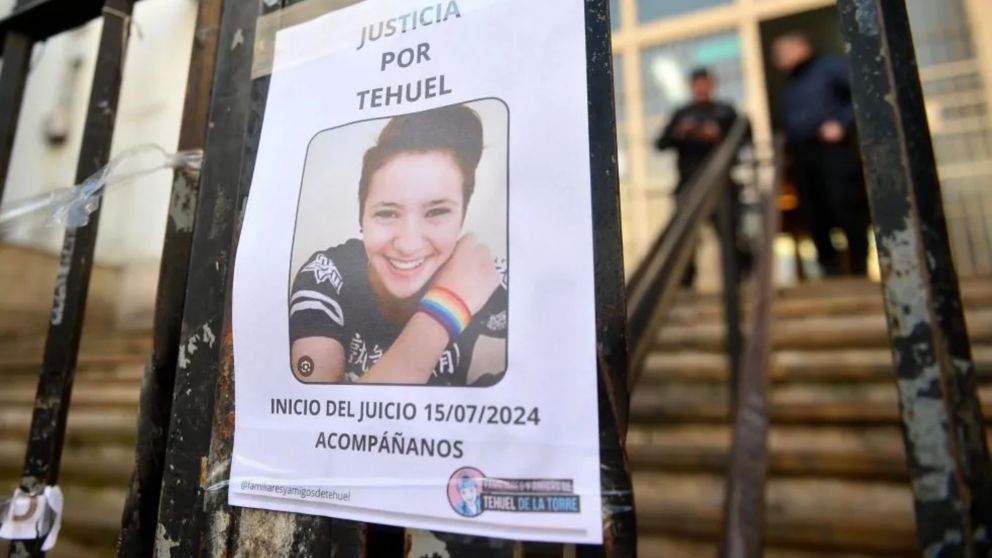 El reclamo de justicia para Tehuel en la puerta de los Tribunales.